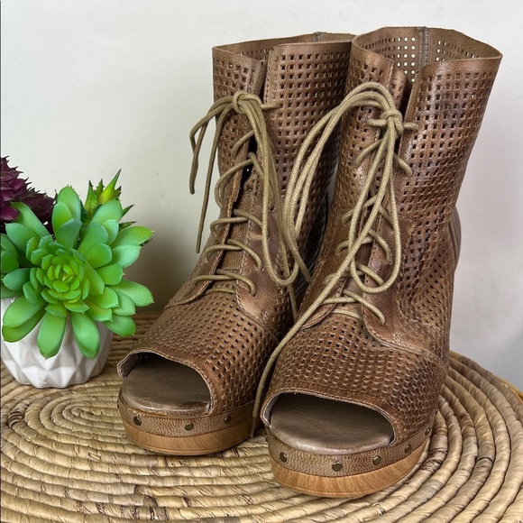 Antelope Shoes - Antelope Brown Perforated Lace-Up Women's Boots Peep Toe 39 Anthropologie
